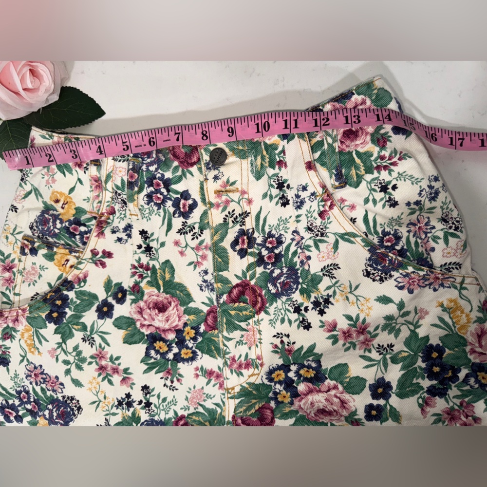Vintage 90,sFloral Women's Shorts - Picture 3 of 6